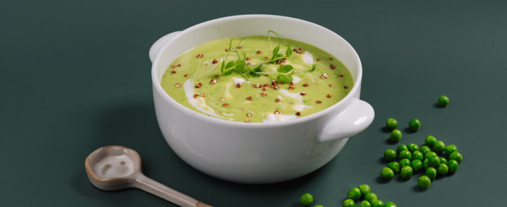 Erbsen Kartoffelsuppe mit Buchweizen und veganer Crème fraîche Rezept Hiltebrand